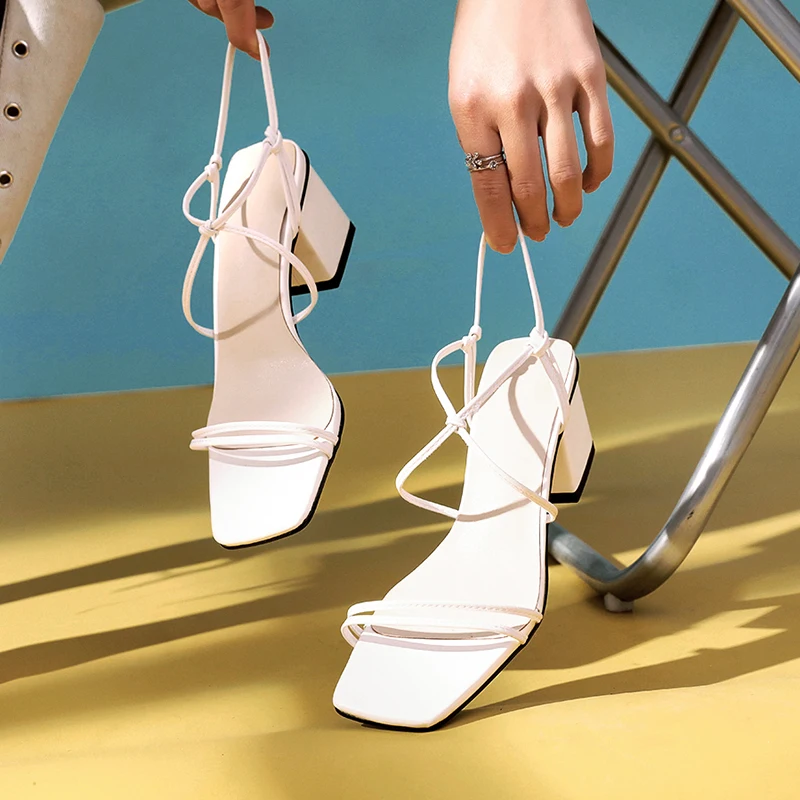 WETKISS/сандалии-гладиаторы; Новые Летние босоножки на высоком толстом каблуке; выразительная обувь с ремешками; женская модная офисная обувь; женская обувь белого цвета