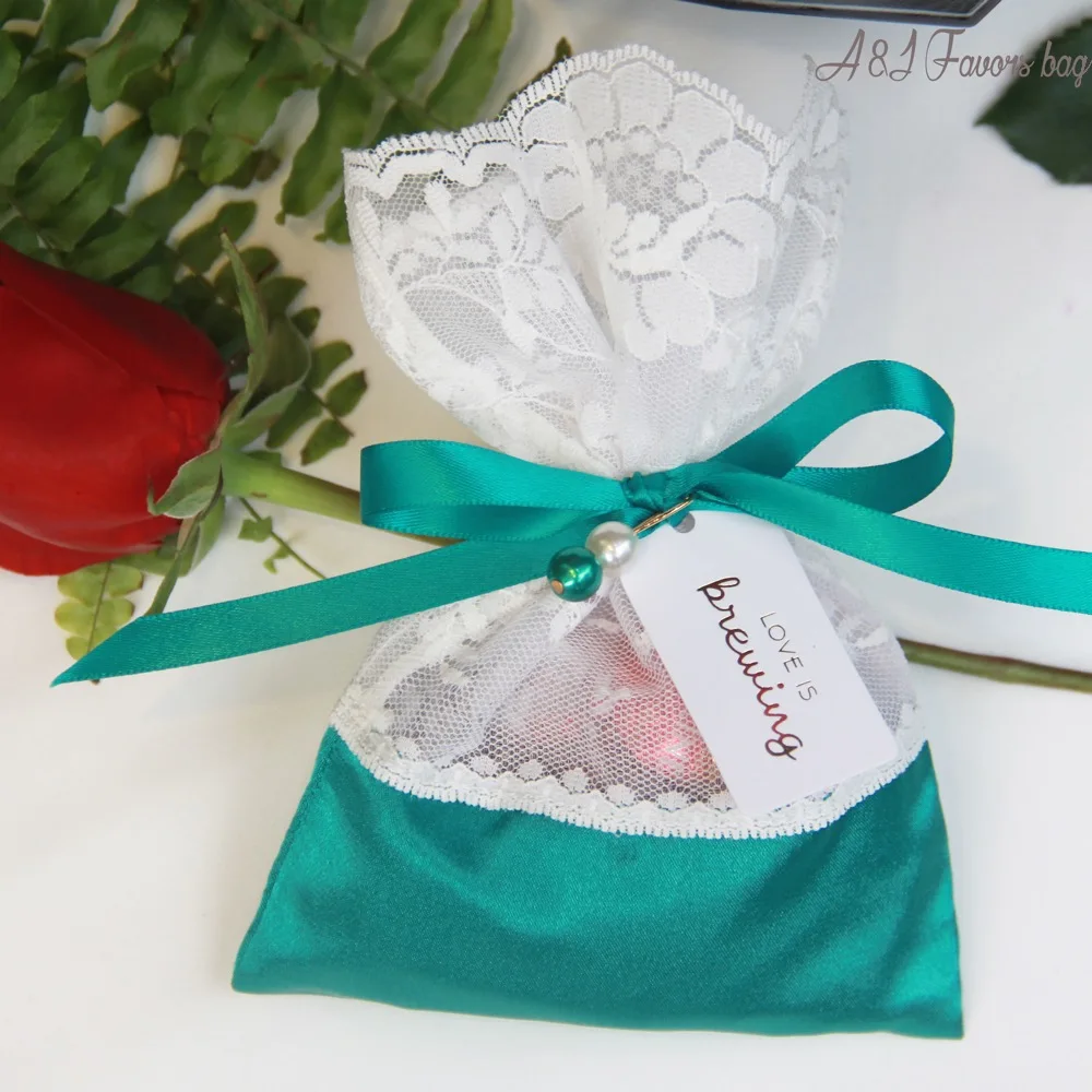 50 шт./партия пользовательское имя Оптом Уникальные изумрудно-зеленый атласное кружевное платье на день рождения, подарочные пакеты для вечеринки Свадебная конфетная сумка для конфет для гостей