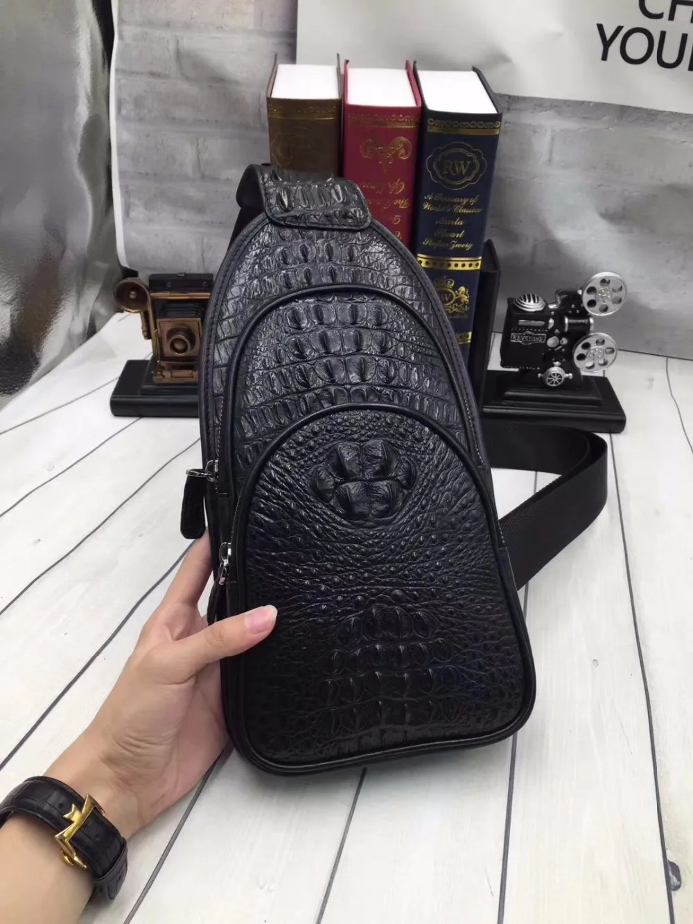 

Fashion Designer Genuine Alligator Skin Men's Casual Chest Bag Messenger Bag Exotic Crocodile Leather Cross Shoulder Bag For Man