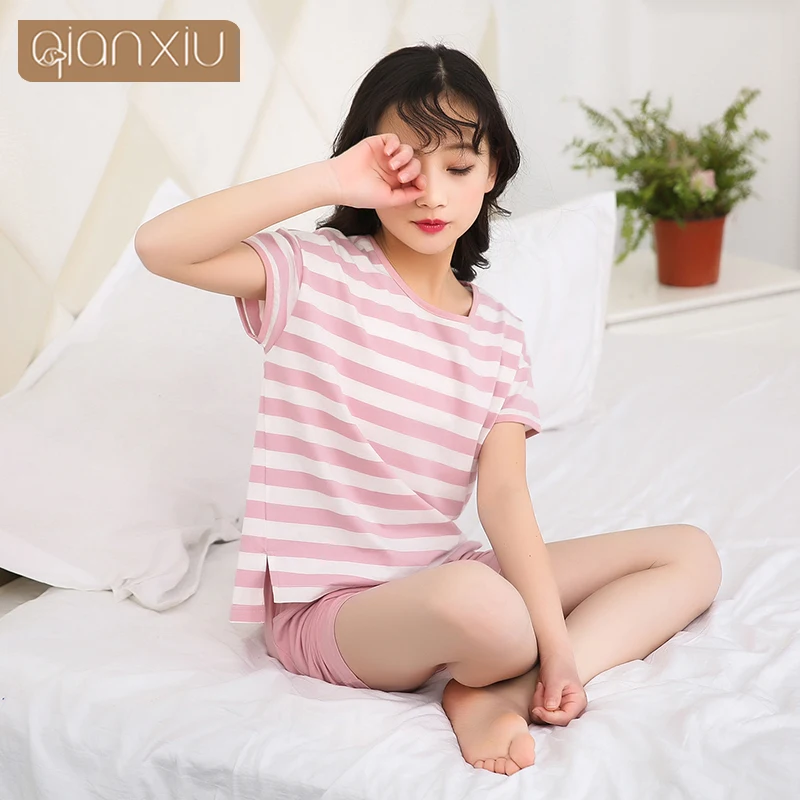 

Girls pajamas set for casual sports wear