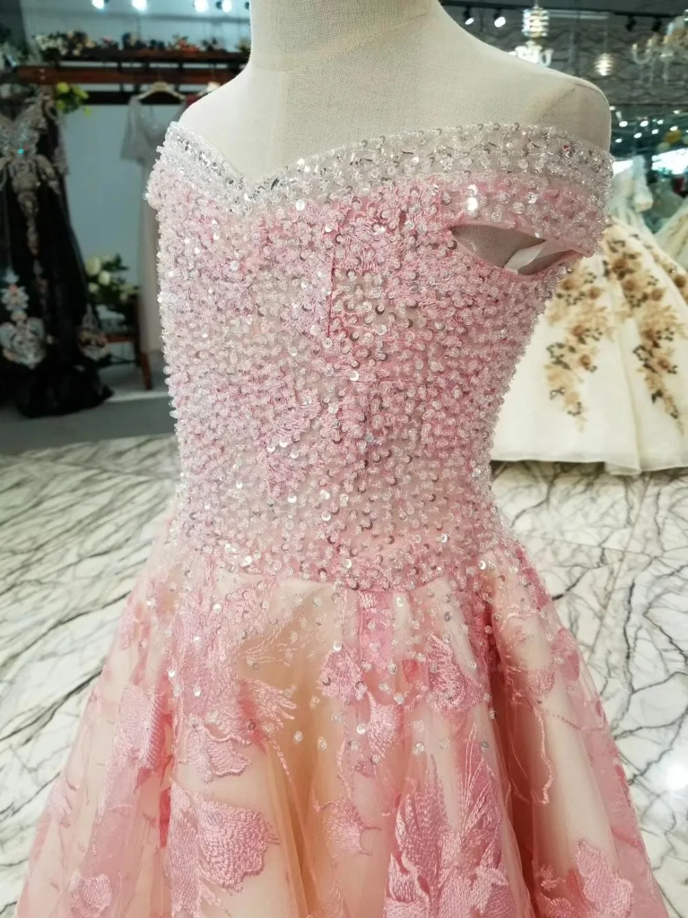 Роскошные платья CloverBridal с розовыми кружевами и бисером высокие низкие для