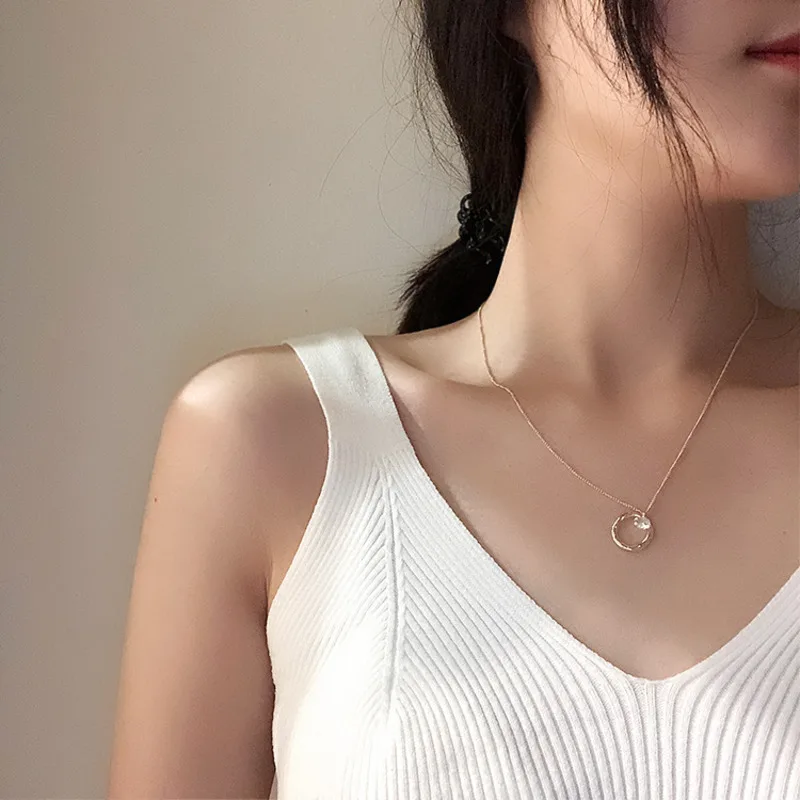 

Korea Necklace Hollow Round Metal Crystal Pendant Clavicle Chain Fashion Women Necklace 2019 Bohemian Necklace Jewelry
