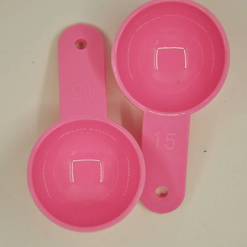 

ZD 100pcs/Lot Newest Hot DIY Mask Measuring Spoons Rose Red Color Plastic 15g Measure Spoon Super Useful Beauty Tool XN489M
