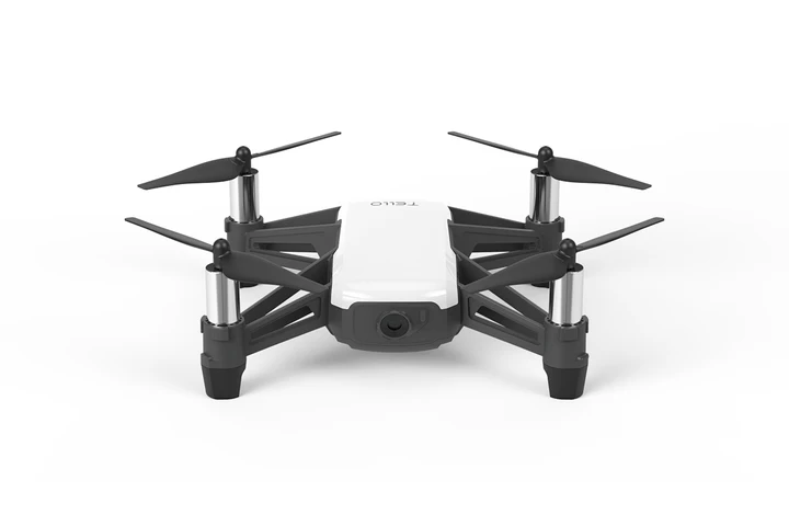 DJI Tello drone выполнять летающие трюки, снимать быстрые видео с EZ Shots и узнать о дронах с кодированием образования