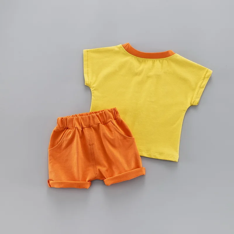 Милый комплект одежды для маленьких мальчиков и девочек; рубашка с рисунком лисы+ шорты с героями мультфильмов; комплект одежды из 2 предметов для малышей; цвет желтый, оранжевый