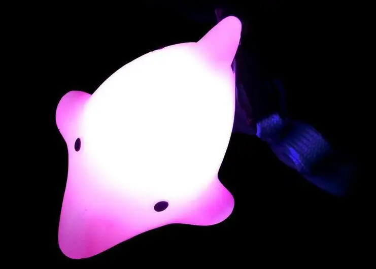 100 шт. Синий Милый ребенок Дети Прекрасная игрушка Для ванной LED лампа Дельфин Красочные мигающий Изменение