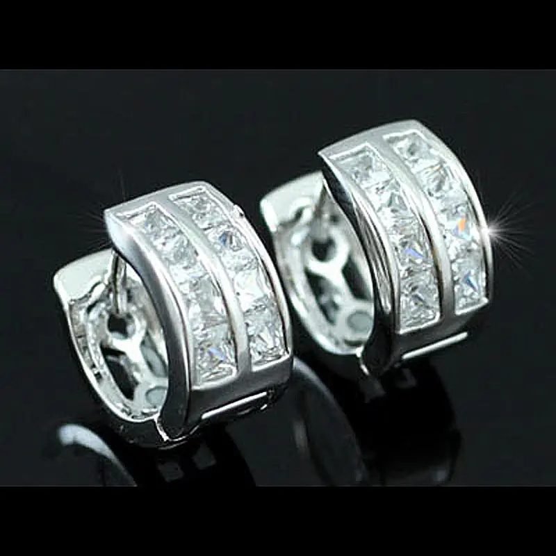 Серьги-гвоздики Huggie CSE184 с павлиньими звездами 1,5 карат