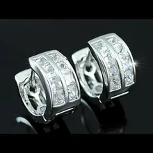 Серьги-гвоздики Huggie CSE184 с павлиньими звездами 1,5 карат