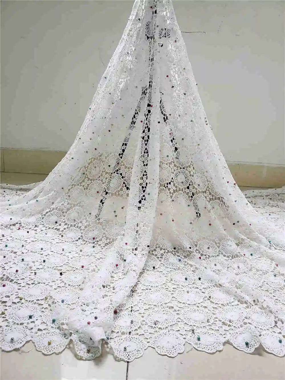 

Only 20pieces cost sales High Quality latest African Guipure cord with stones fabric for Ghanaian Wedding dresses NX385r