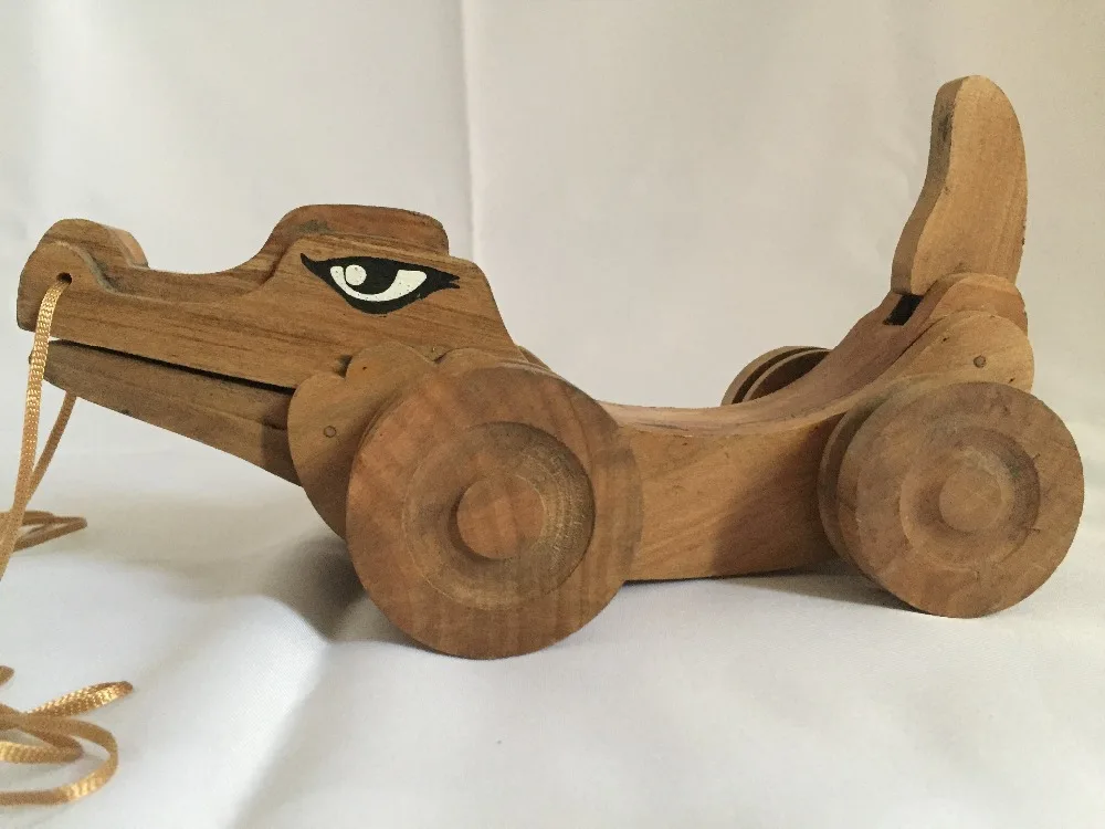 

2019 26x10x14cm Wood Strong Pull Line Crocodile Toys With Wheels and Cord String Christmas Artificial Kids Baby Toy For Children