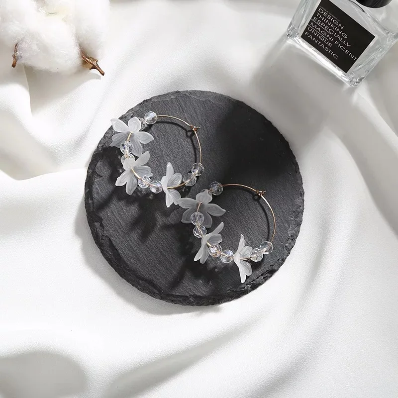 

2019 Fashion Female Earrings Korean Simple Flower Crystal Beads Earrings For Women Wedding Jewelry Elegant Hoop Earrings