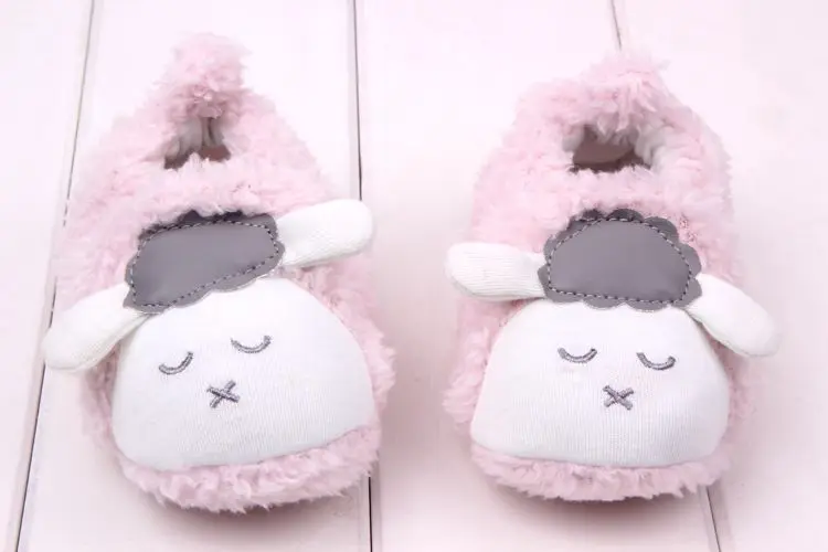 Зимнее пальто для новорожденных теплая овечья шерсть зимние сапоги для детей Удобная меховая обувь для малышей с милыми персонажами из мультфильмов, противоскользящие носки для малышей, распродажа