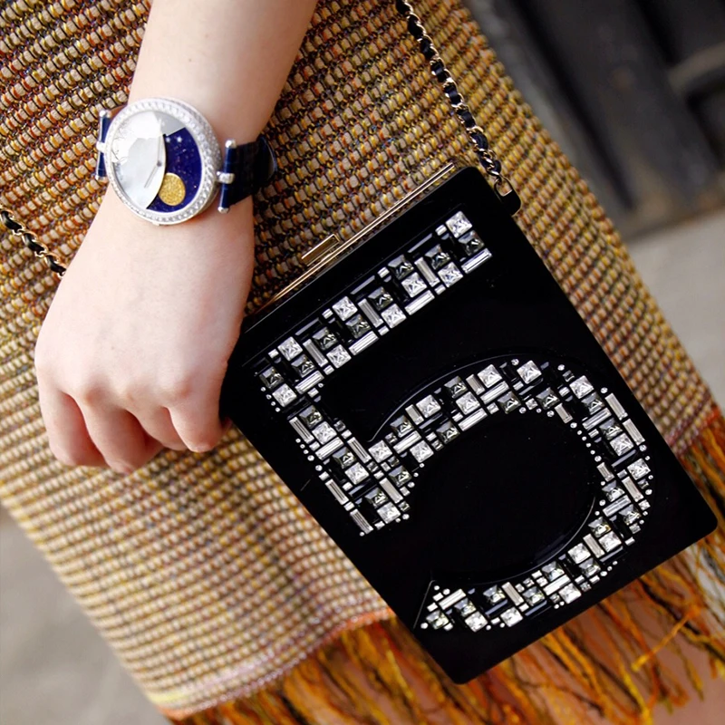 

Lu Haoyun with the number of acrylic digital number 5 diamond perfume bottle chain small square box box dinner clutch bag female