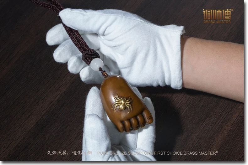 

Antique bronze Pure Copper Spide Pattern Foot Model Handgrip Chinese Pure Brass Copper with Gilt Craft Height 6.7cm Business