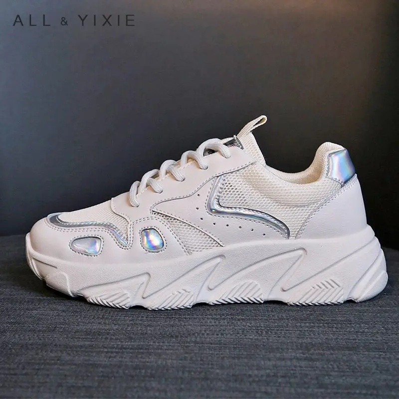Все YIEXIE/ г. Новые летние женские туфли из белой сетки модные повседневные женские кроссовки на плоской платформе