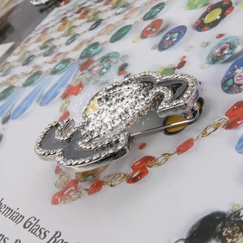 

Brand Brooches Pin letter Fashion brooch Rhinestone For Woman Decoration Buckle Jewelry Brooches For Women 2018