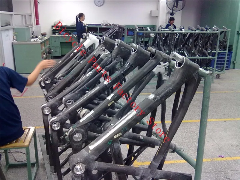 Discount MTB carbon frame 27.5/29er chinese OEM carbon frames 15/17/19 inches 29 carbon mountain bike frameset good quality 6 Discount MTB carbon frame 27.5/29er chinese OEM carbon frames 15/17/19 inches 29 carbon mountain bike frameset good quality 6