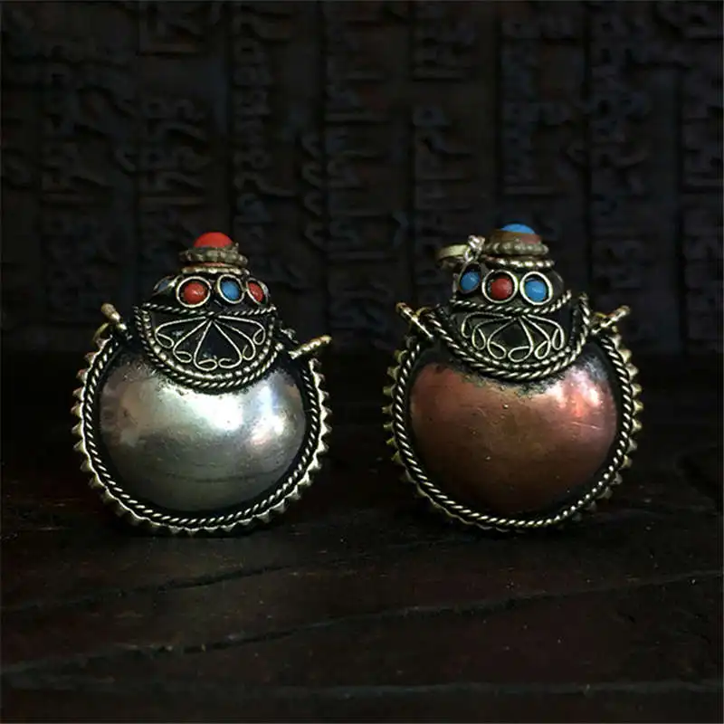

BYH038 Tibetan Copper Small Snuff Bottles Tibetan Amulet Pendants Tibet Metal Arts Collections 40x34mm