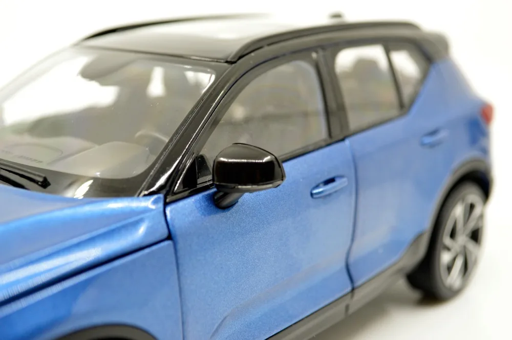 volvo-XC40_2018_bl_013