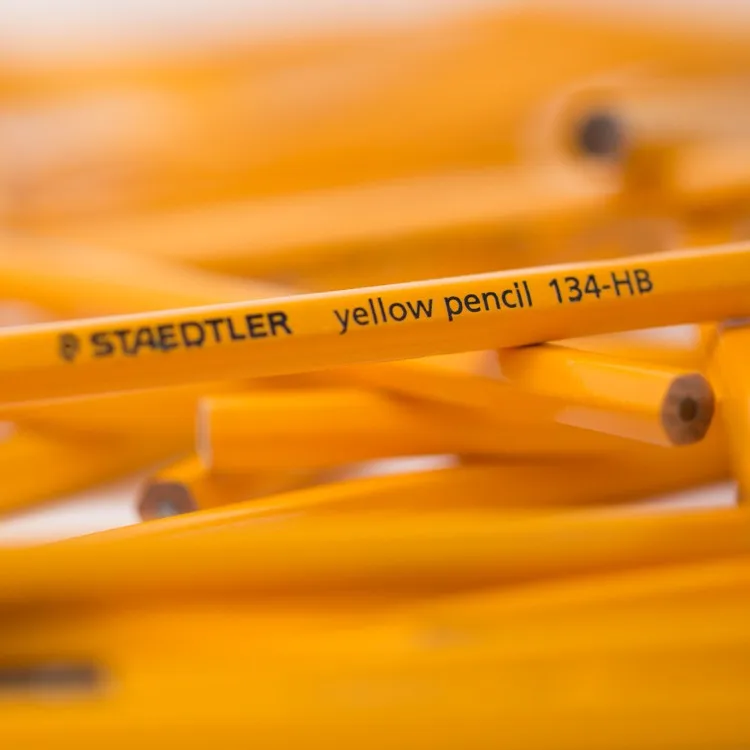 12 шт. Staedtler желтый карандаш 134 деревянный карандаш HB 2B с резиновой головкой офисные и школьные принадлежности