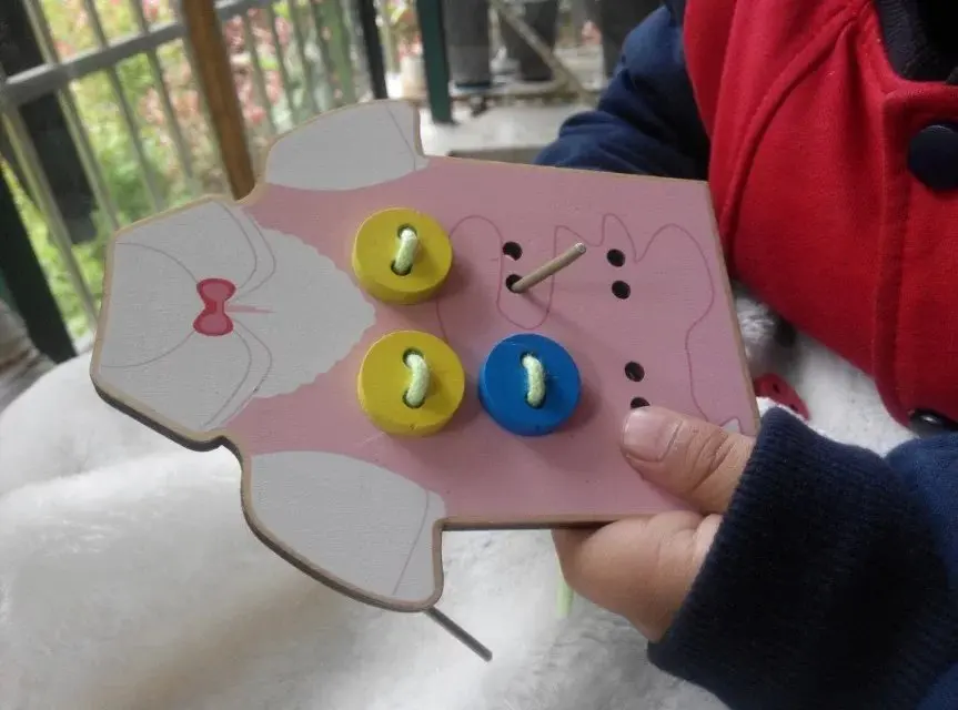 Детская деревянная Раскрой игрушки/Детская одежда кнопку DIY нить Игрушки для раннего обучения и образования