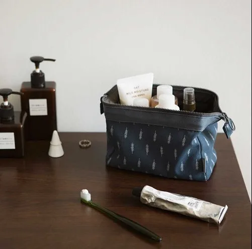 Korea Creative Multi - Function Vertical Large - Capacity Travel Debris Admission Package Women 's Cosmetic Bag Makeup Bag