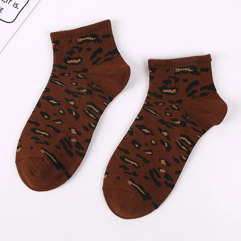 Новые женские носки с леопардовым принтом, персонализированные хлопковые короткие удобные и дышащие носки, дезодорирующие Модные женские носки - Цвет: Бургундия