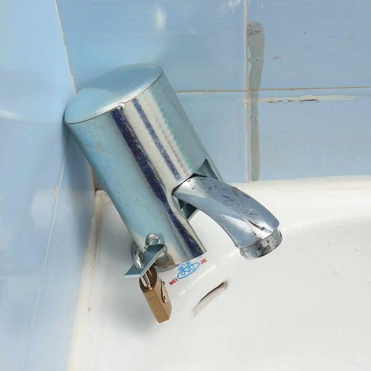 1 Set Iron Lockable Tap Protective Cover Outdoors Garden Against Theft Safe Home Improvement Kitchen Faucet Accessories