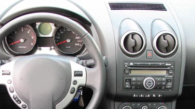 nissan-qashqai-dash