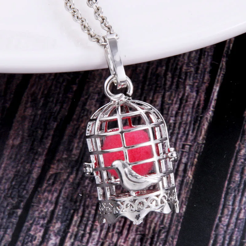 

Fashion Hollow Aroma Diffuser Necklace Jewelry Aromatherapy Essential Oil Diffuser perfume Pendant Locket Necklace With Pads
