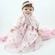 22 дюймов 55 см магнитный рот реалистичные возрождается кукла девушка мягкого силикона рождество подарок игрушки для детей белое платье