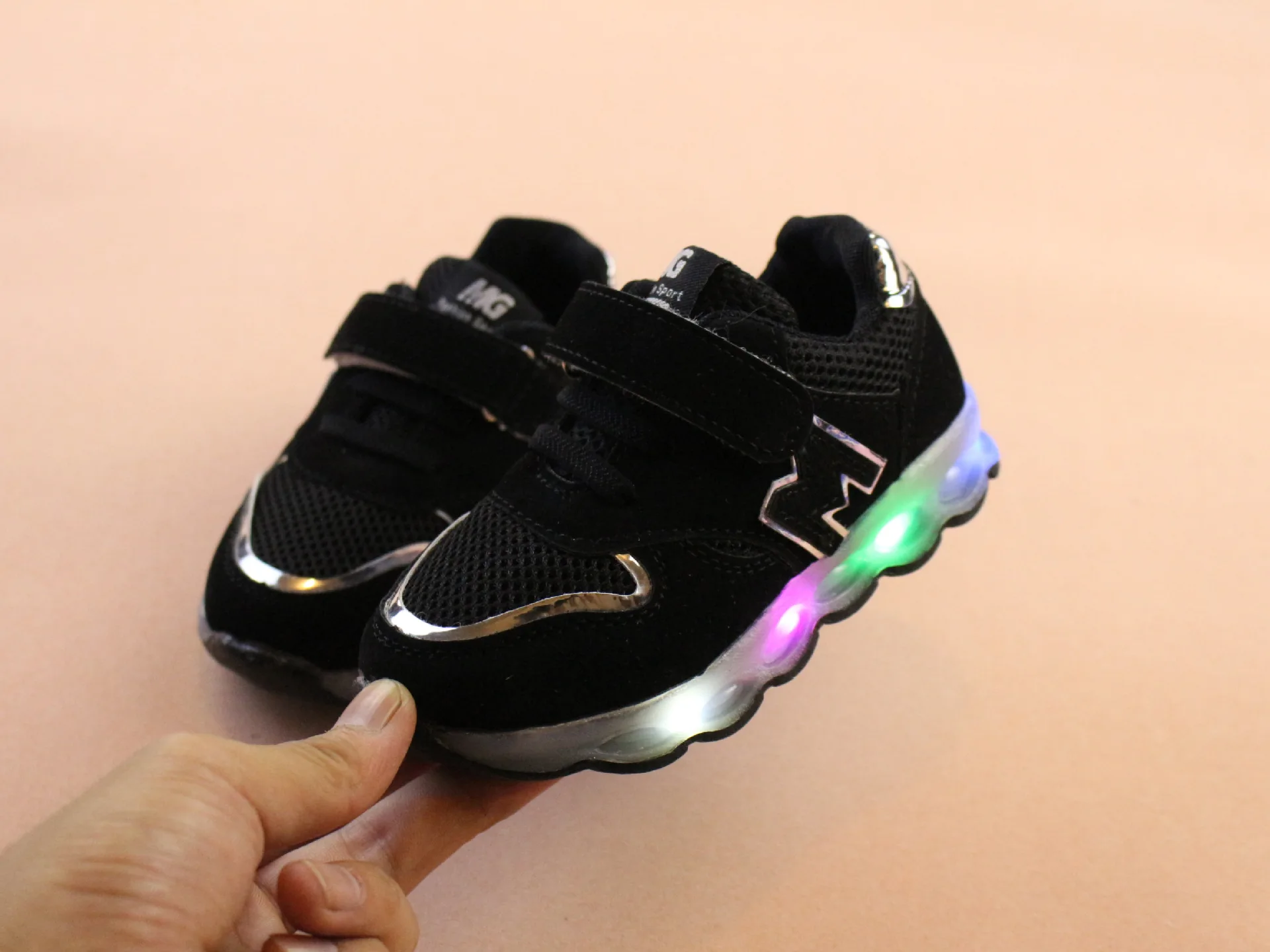 Новинка, светящиеся кроссовки с подсветкой, детская светящаяся обувь для мальчиков, светящиеся кроссовки для девочек