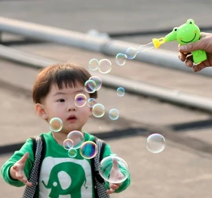 2014 INTERESTING HOT SALE CHILDREN LIGHTED BUBBLE GUN VERY CUTE HOW COOL TO MAKE BUBBLES KIDS WILL LIKE IT | Игрушки и хобби