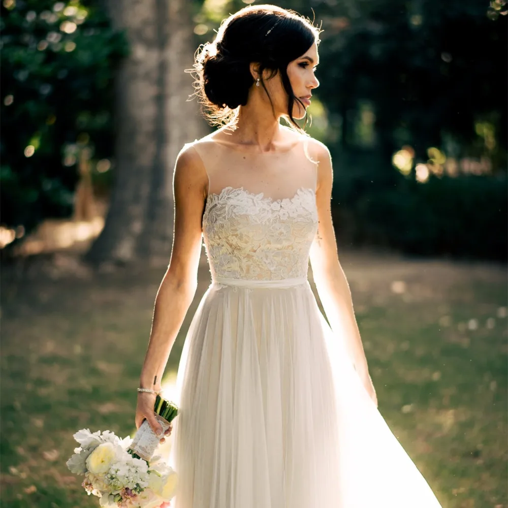 Платье невесты. Простой свадебный. Свадебное платье алроткле. Платье невесты. Свадебные платья.