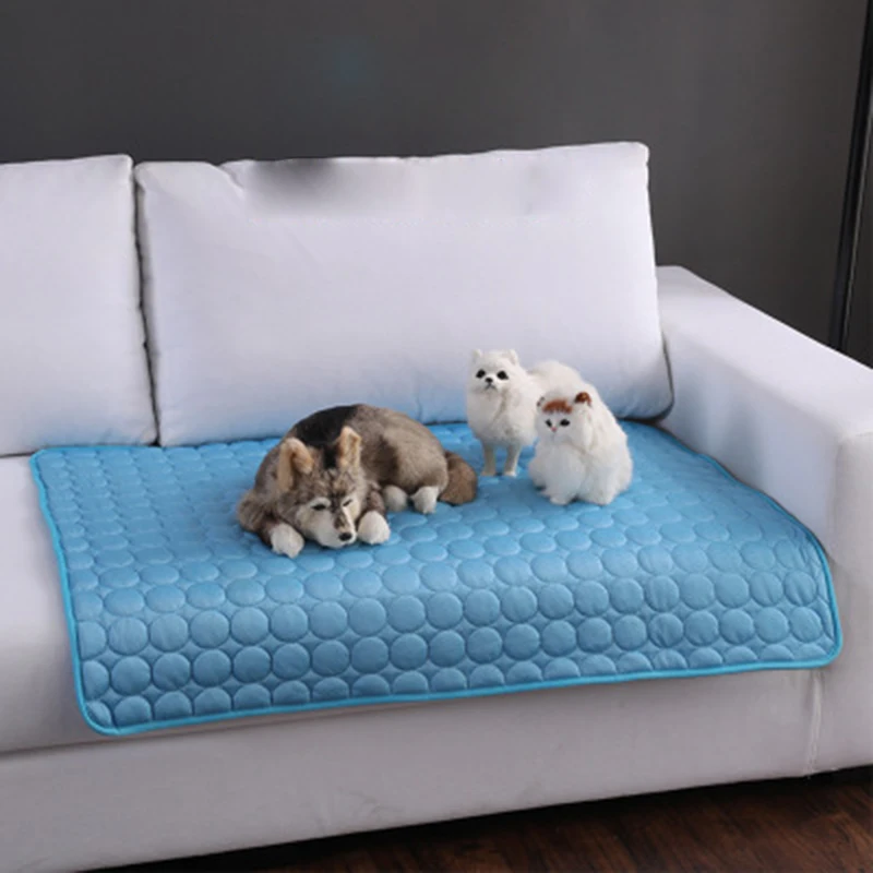 

OUYXR Pet Soft Pad Summer Cooling Mat Dog Hondenmand Cat Bed Ice Silk Mat Pet Supplies 018