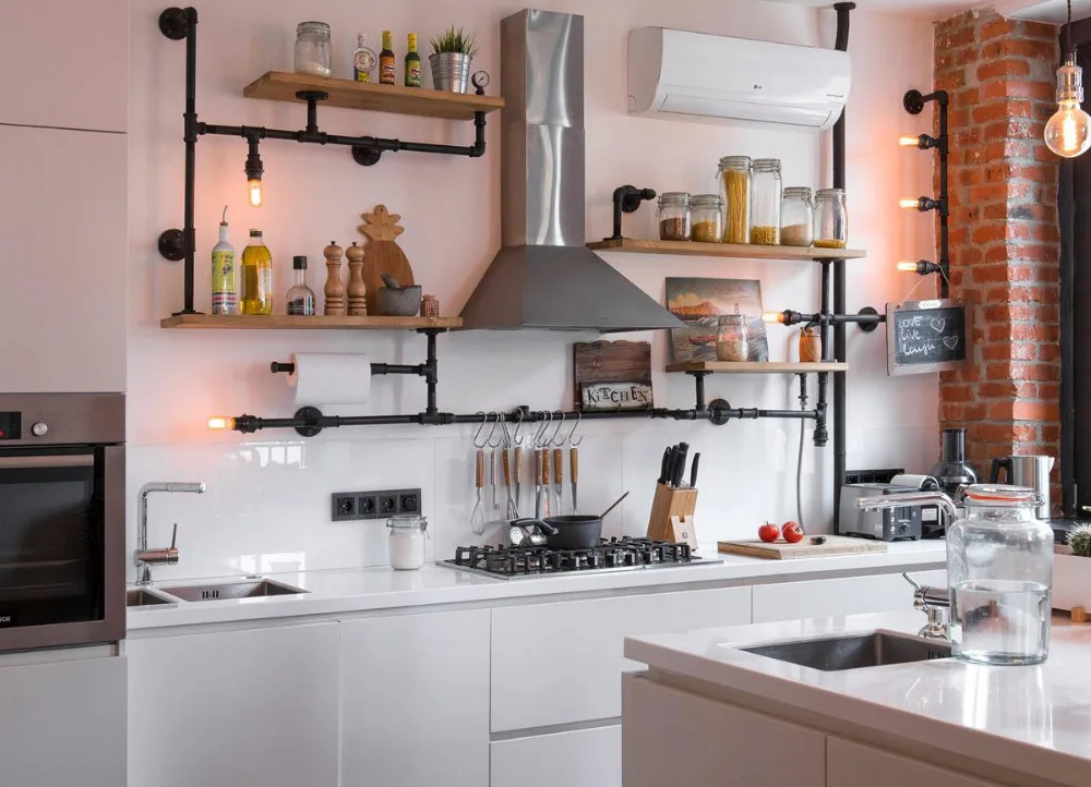 полка для закрытия труб на кухне. кухня в стиле лофт. короб для скрытия труб на кухне. прячем газовую трубу на кухне. труба на кухне.