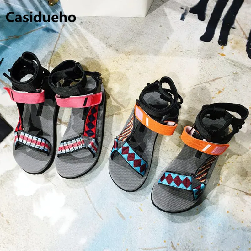 Casidueho смешанные цвета Sandalias Mujer на плоской подошве с решемком вокруг лодыжки