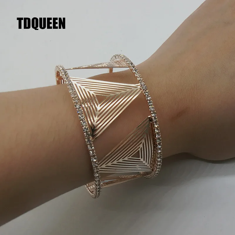 

Luxury Fashion Bracelets Bangles Rose Gold Color Triangle Bracelet Crystal Rhinestone Round Open Cuff Bracelets for Women