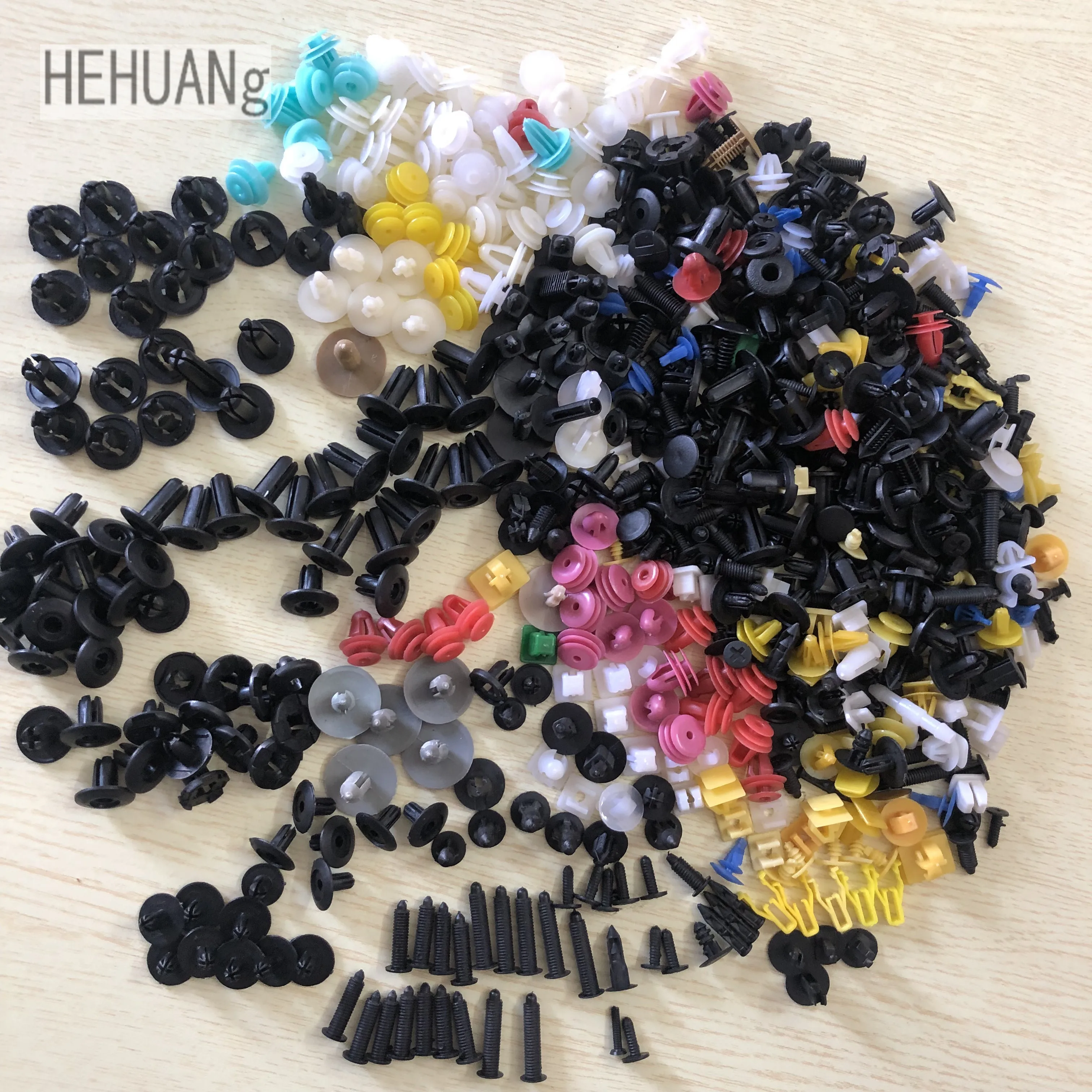 

500PCS Mixed Auto Fastener Vehicle Car Bumper Clips Retainer Fastener Rivet Door Panel Fender Liner Universal Fit for All Car