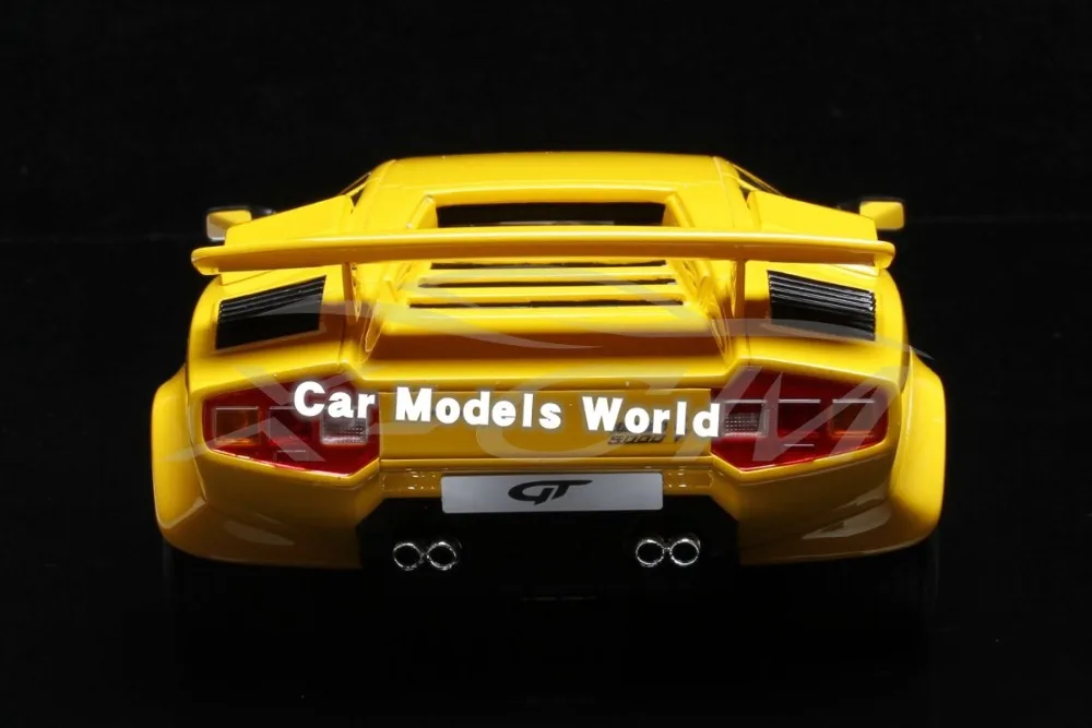 Полимерная модель автомобиля для GT Spirit COUNTACH TWIN TURBO (желтый) 1:18 + небольшой