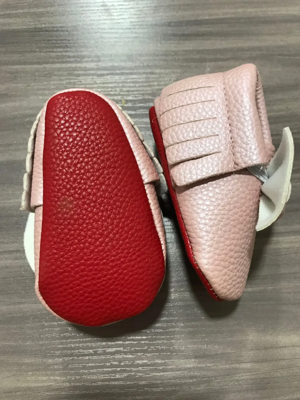 Однотонная обувь для малышей 0-24 м; обувь для малышей ручной работы из мягкой искусственной кожи с красной подошвой; Мокасины бант-узел для малышей; 0-24 м