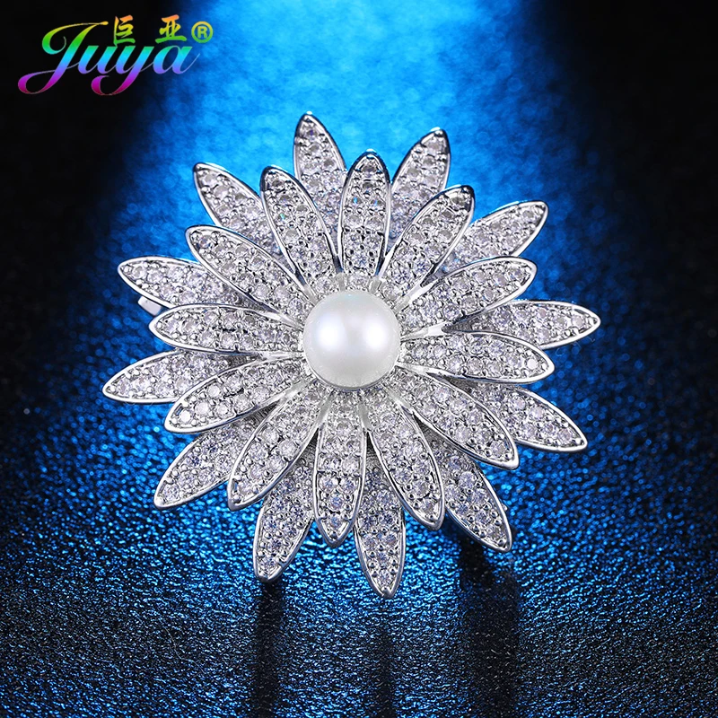 

2017 Fashion Micro Pave Zircon Rhinestone Crystals Pearls Gold Flower Lapel Pins Brooches For Thanksgiving Day Christmas Gifts