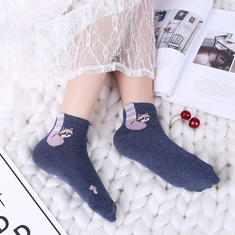 PEONFLY Fashion Printing Cute Cartoon Animals Raccoon Bear Pattern Woman Short Socks 2018 Winter Casual Comfortable Cotton Socks PEONFLY Fashion Printing Cute Cartoon Animals Raccoon Bear Pattern Woman Short Socks 2018 Winter Casual Comfortable Cotton Socks