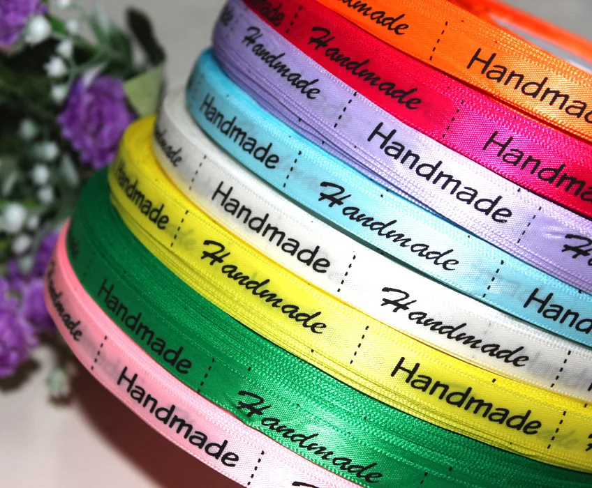 шелковые ленты ручного окрашивания. этикетки ручной работы на скотч. печать на лентах для шитья. ленточки с надписью hand made. лента широкая шелк.