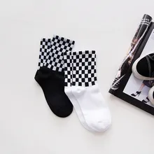 2 пара/лот женские носки Харадзюку черно-белые клетчатые квадратные носки Модные уличные носки