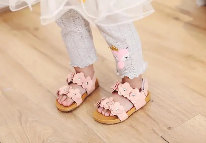 Детские сандалии розовый белый пляжные для девочек детские сандалии, босоножки для девочек мода большой цветок маленьких обувь на плоской