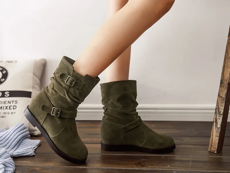 Дизайнерские женские ботильоны с пряжкой; сезон осень-зима; женские ботинки на низком каблуке, визуально увеличивающие рост; цвет черный, серый, зеленый; ботинки с круглым носком; A253