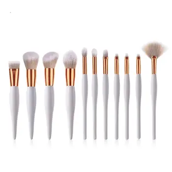 wihte blending brush