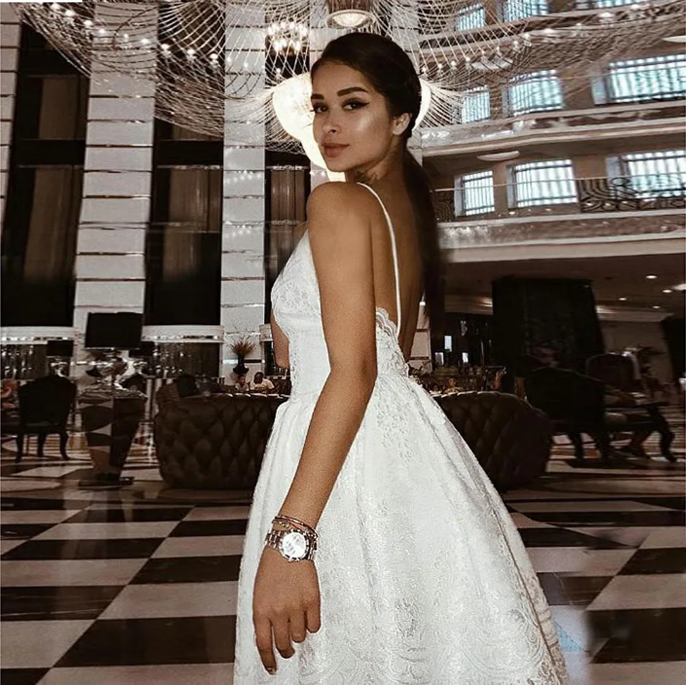 Женское кружевное мини платье C & Lagerfeld Store2019 однотонное без рукавов с треугольным