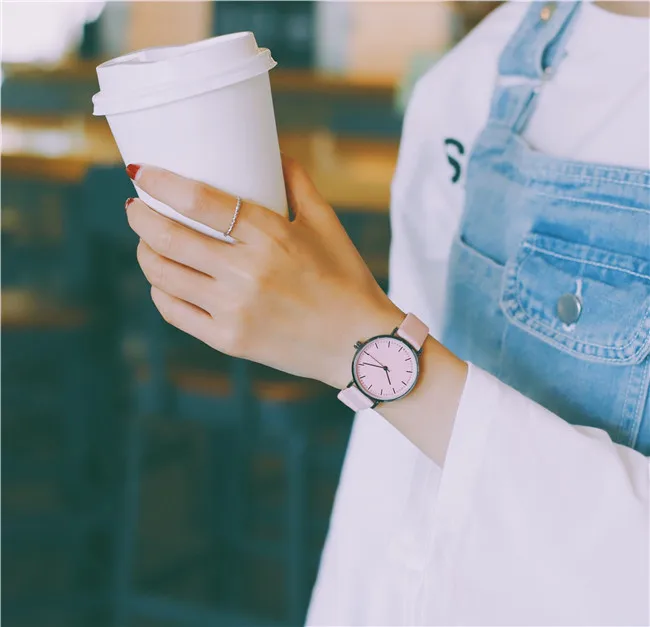 

Ins super fire watch female thin band small mini retro temperament